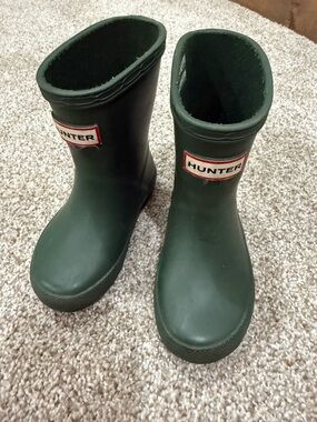 Hunter Dark Green Short Rain Boot (toddler)